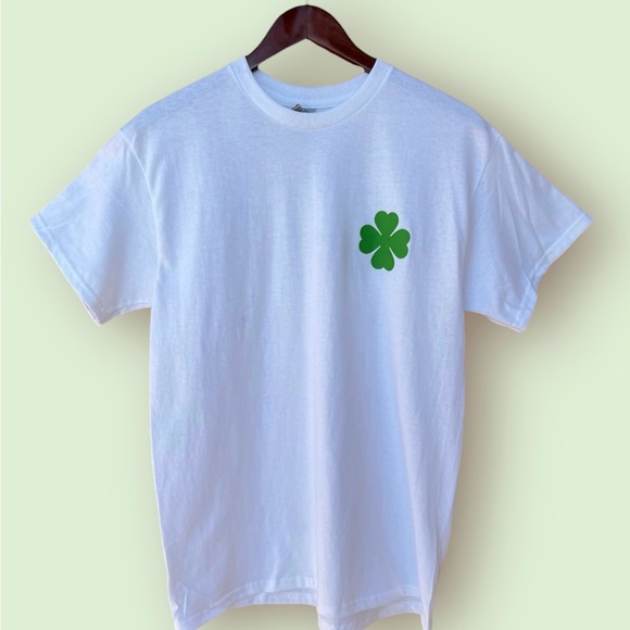St. Patrick’s Day Tee, Mom shirt, vintage t-shirt, mama shirt, one lucky mama - Picture 1 of 8